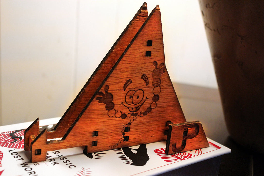 Jurassic Park - Isla Nublar - Wood Relief Carving - Stand
