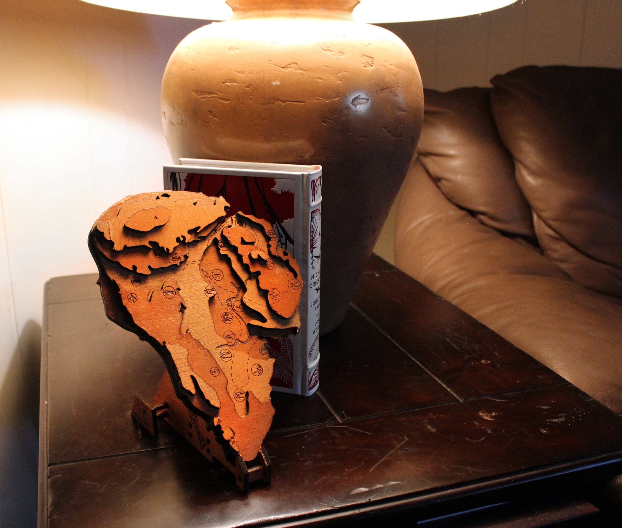 Jurassic Park - Isla Nublar - Wood Relief Carving - Stand