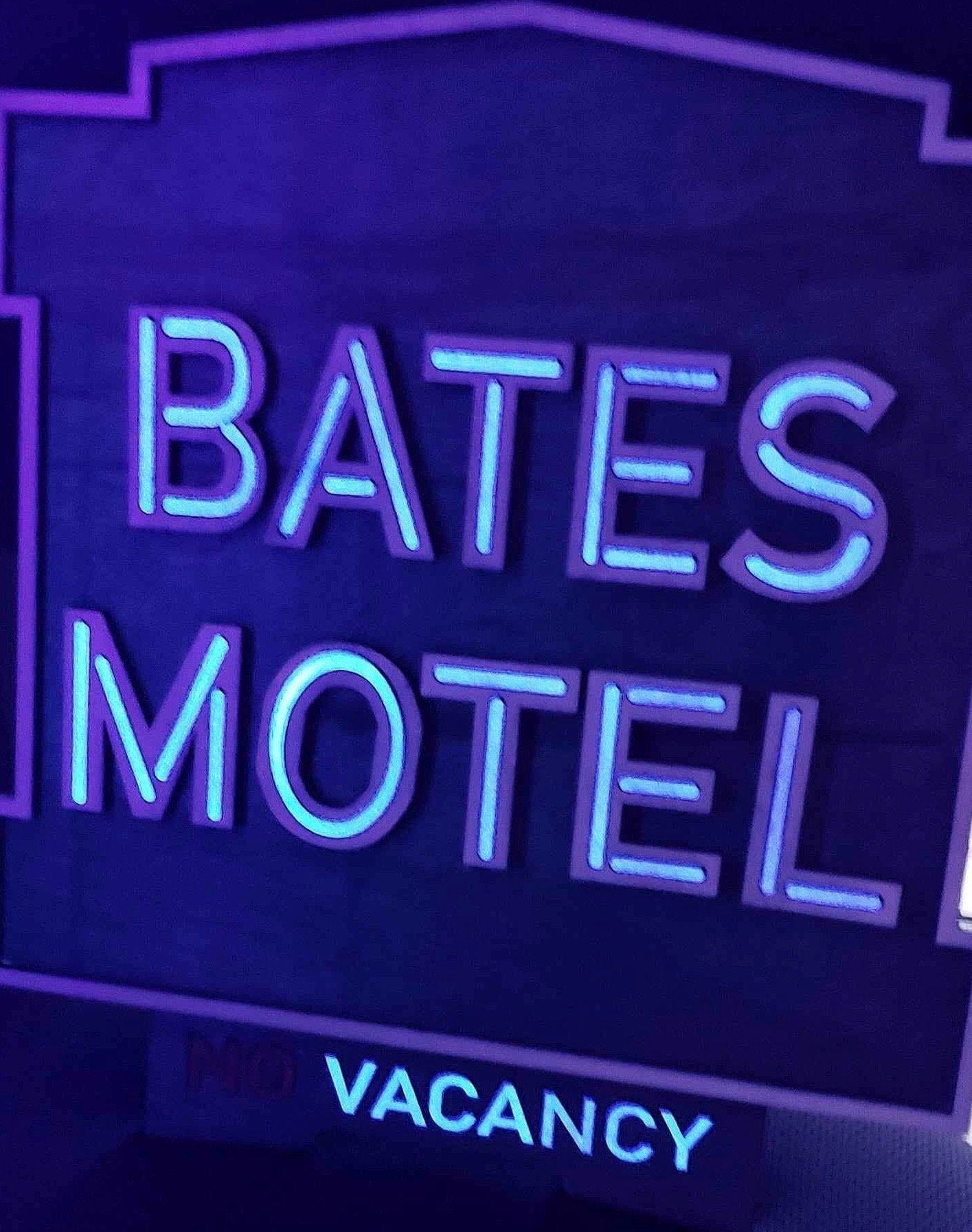 Bates Motel - Psycho - Horror Movie - Wood Carved Sign