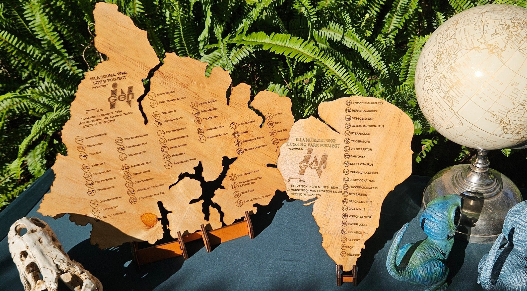 Jurassic Park - Isla Nublar - Wood Relief Carving - Stand