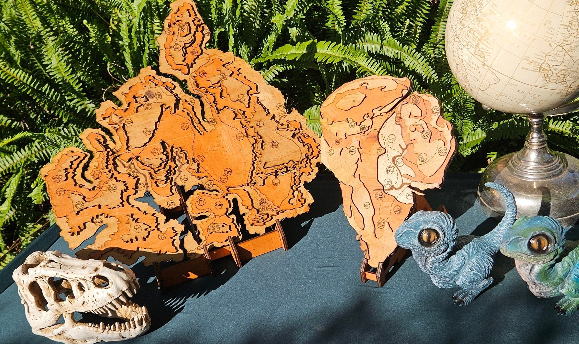 Jurassic Park - Isla Nublar - Wood Relief Carving - Stand