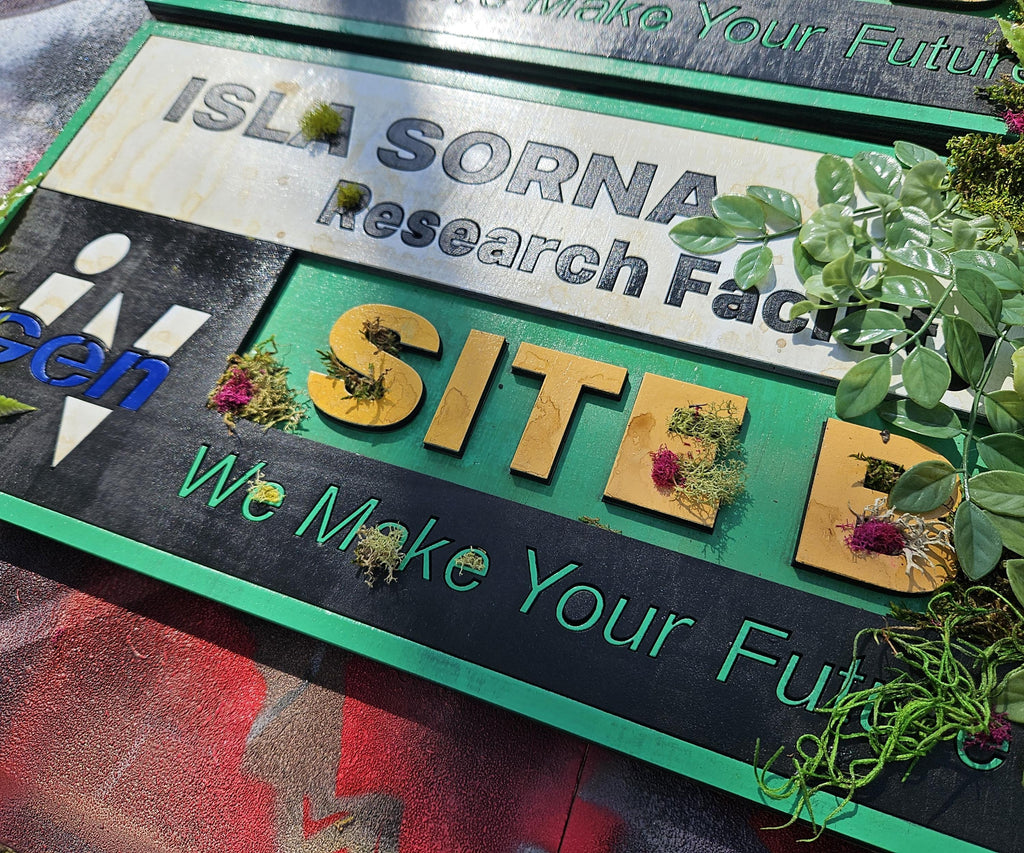 Isla Sorna Research Facility - Jurassic Park / The Lost World - Wood Carved Sign