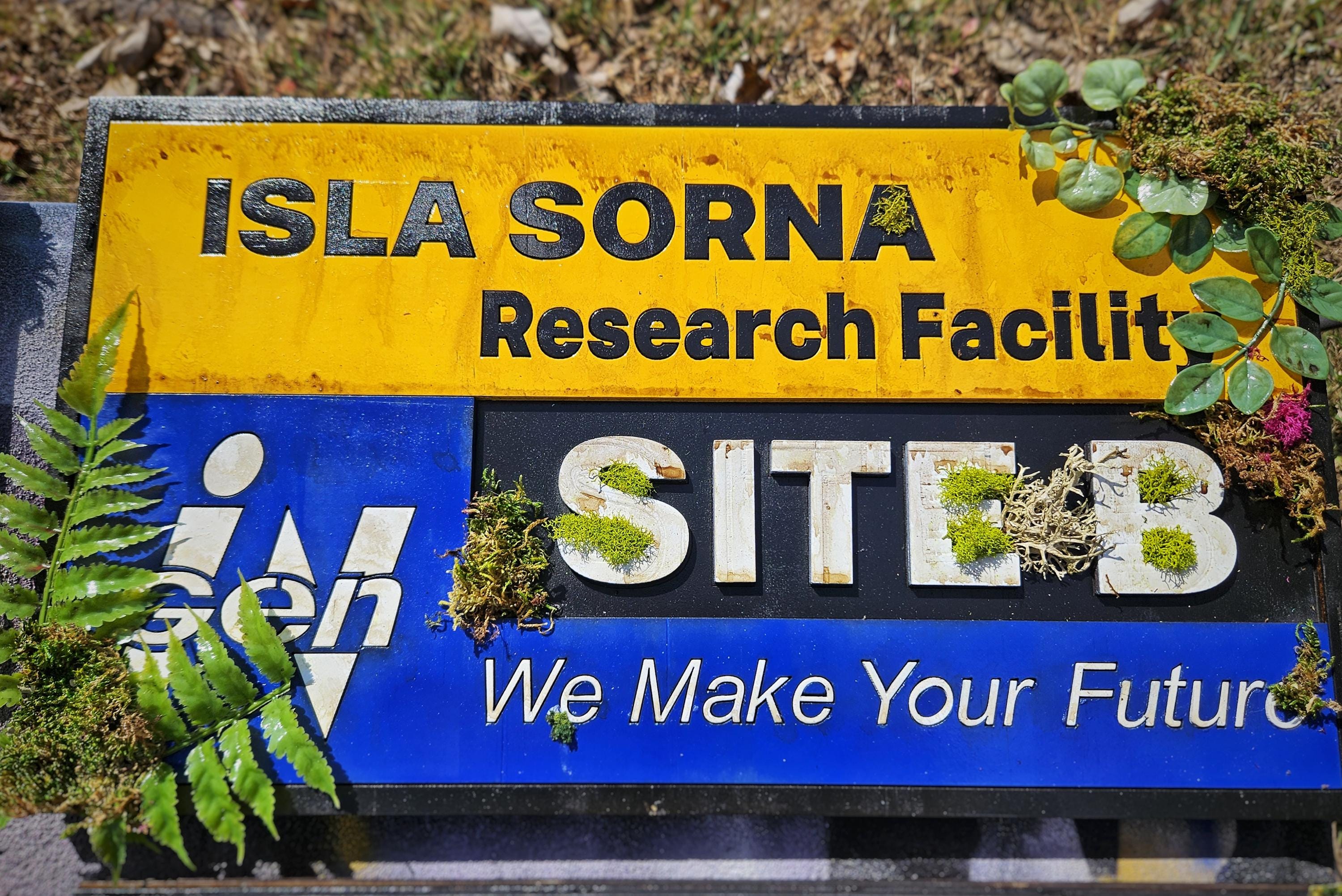 Isla Sorna Research Facility - Jurassic Park / The Lost World - Wood Carved Sign
